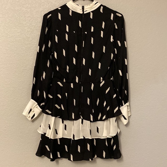 Alice + Olivia Dasha Bow Tie Tiered Printed Crepe Mini Dress - Size 2 - Picture 5 of 7